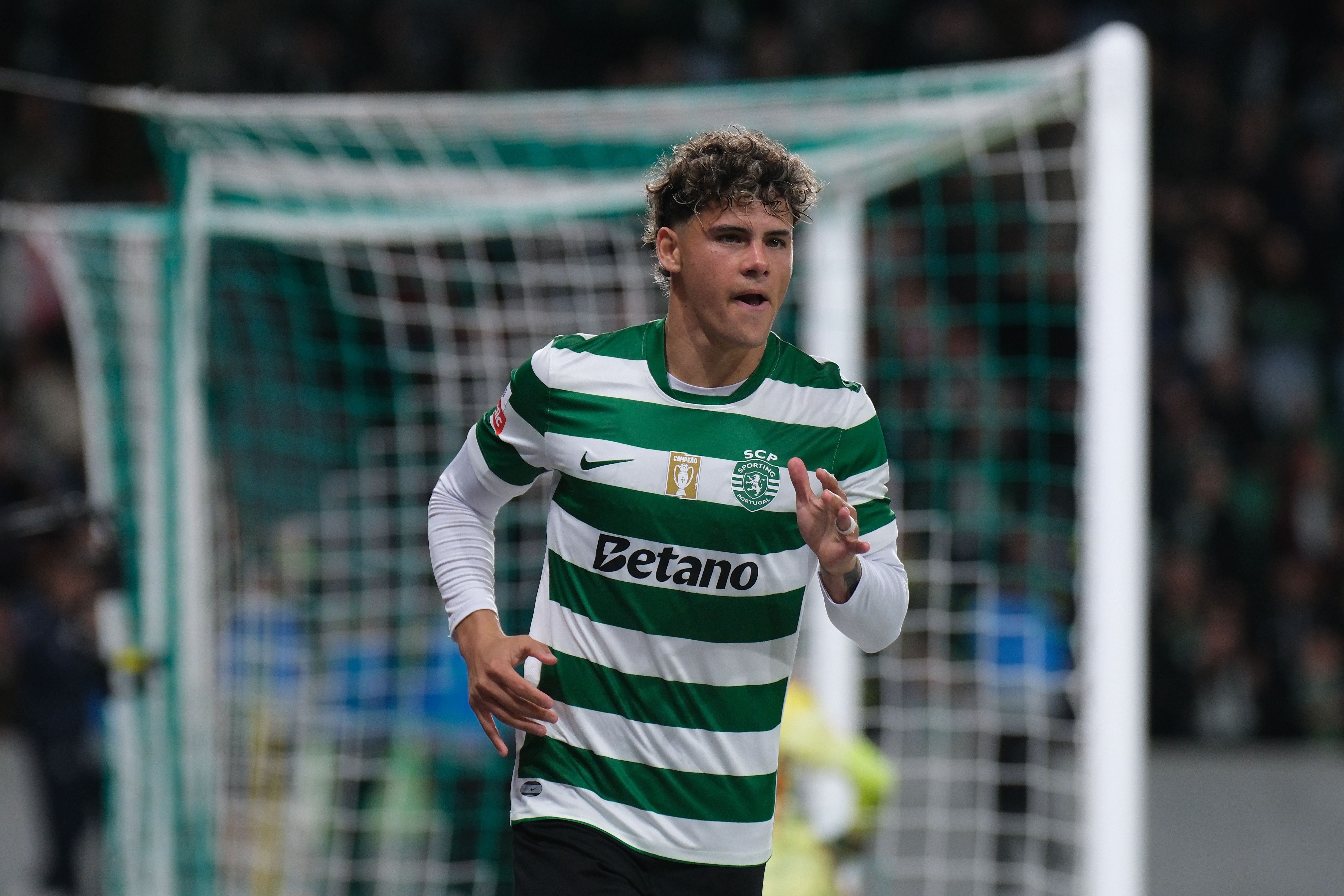 枪手锁定葡体左闸阿劳霍 欧冠表现引12家英超球探现场考察