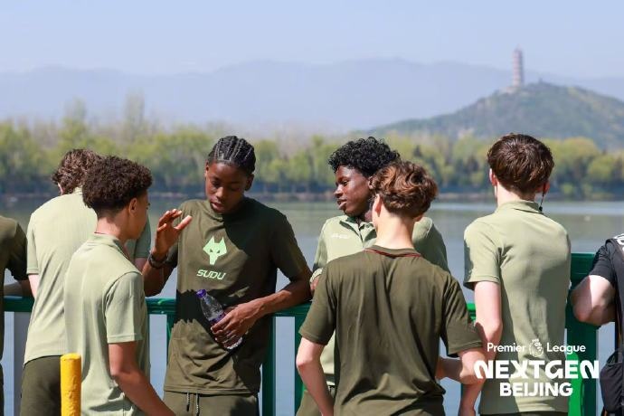 英超青年杯休赛日 三队梯队球员颐和园体验中国功夫