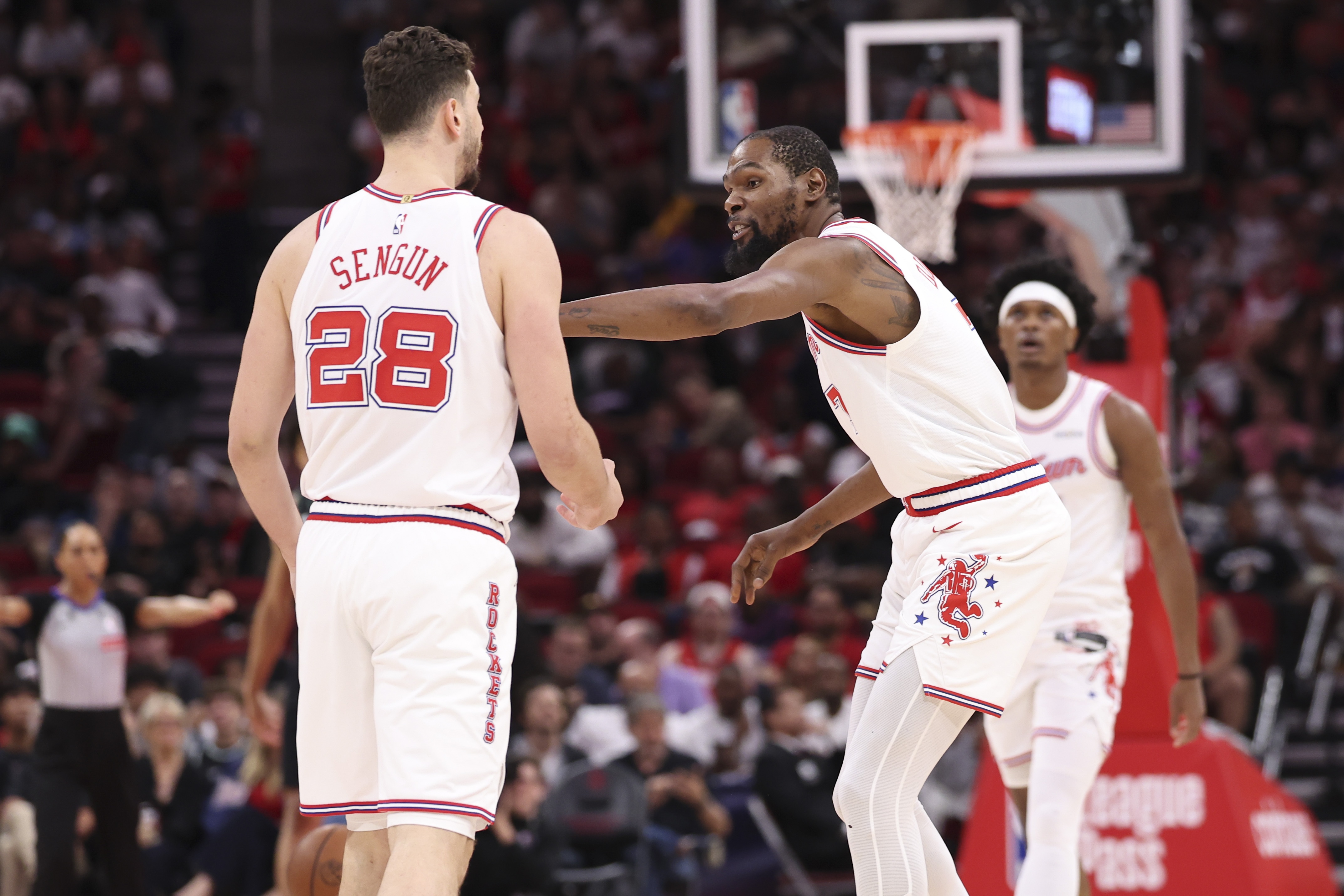 斯玛特点明首轮关键 湖人需锁死申京杜兰特 斯玛特点明首轮关键 湖人需锁死申京杜兰特