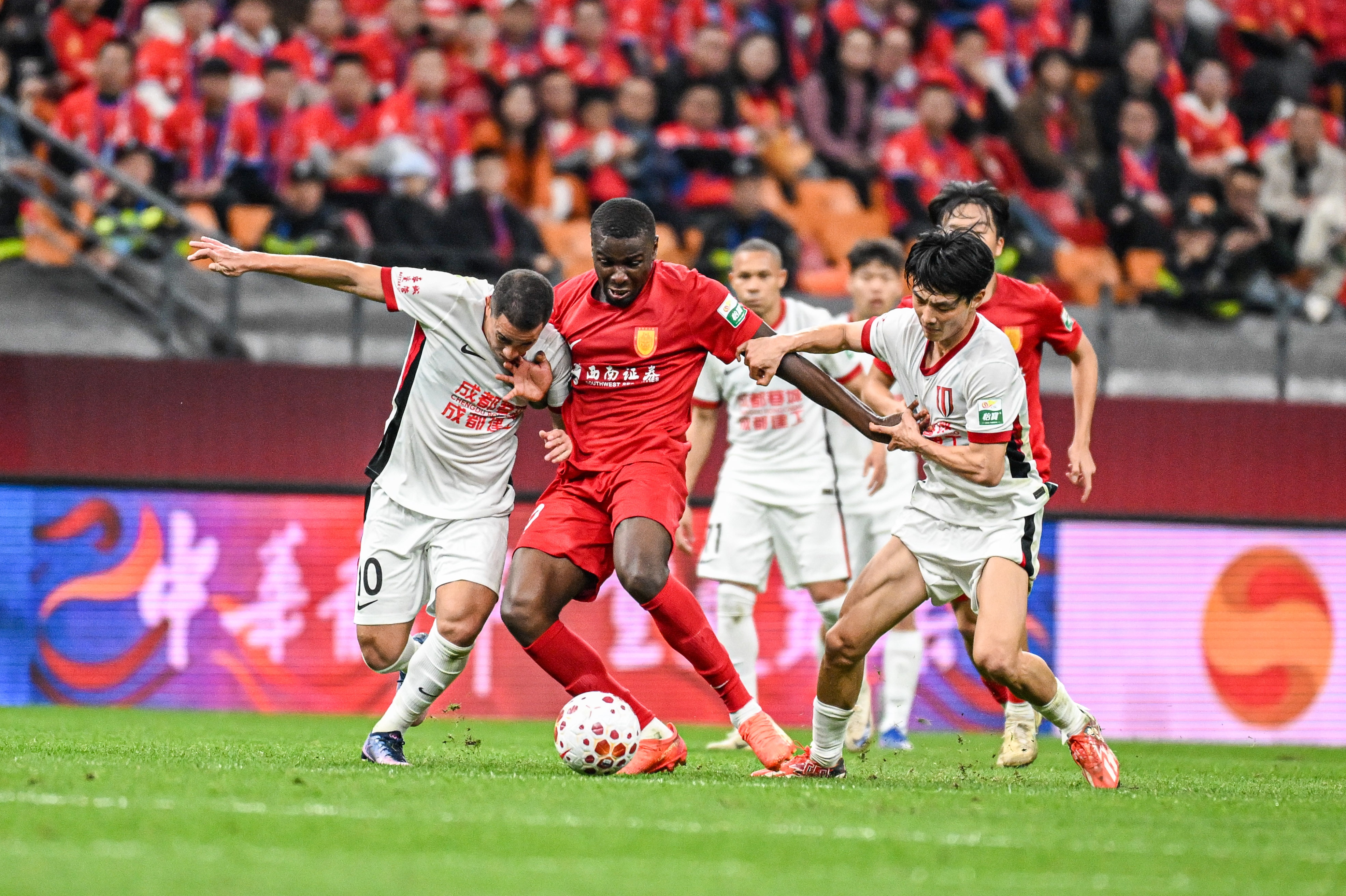 九队负分开局重塑中超格局 蓉城领跑申花逆势而上