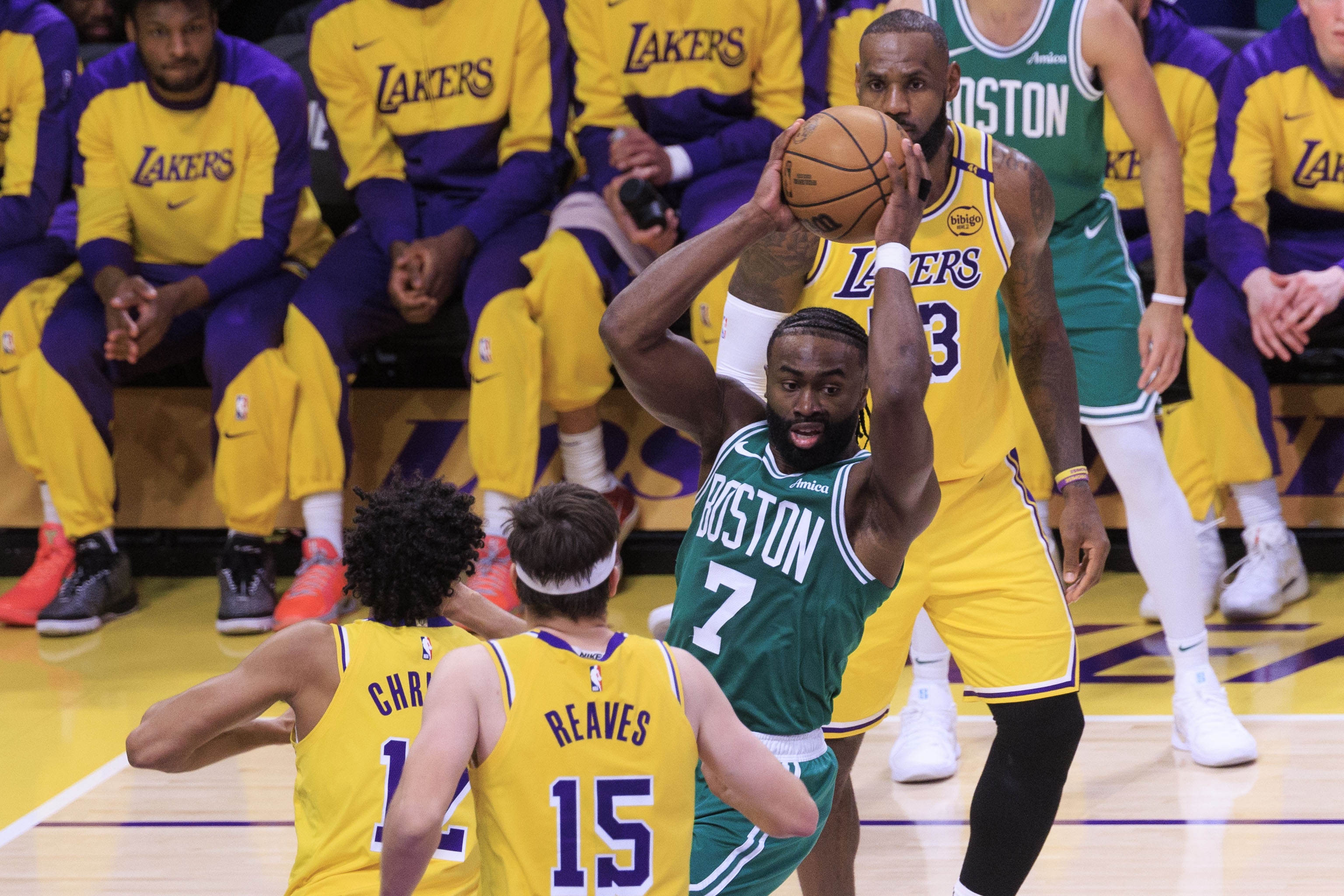 詹姆斯前瞻季后赛对阵 直言绿军宿敌关系