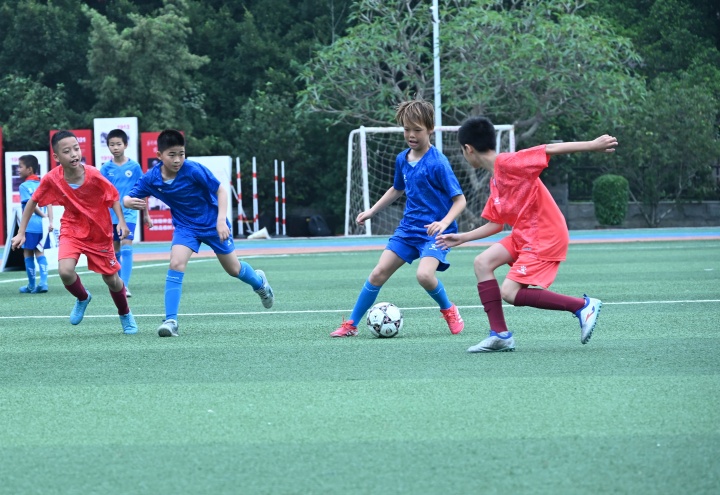 足协杯种子计划厦门站 颜强携奖杯进校园