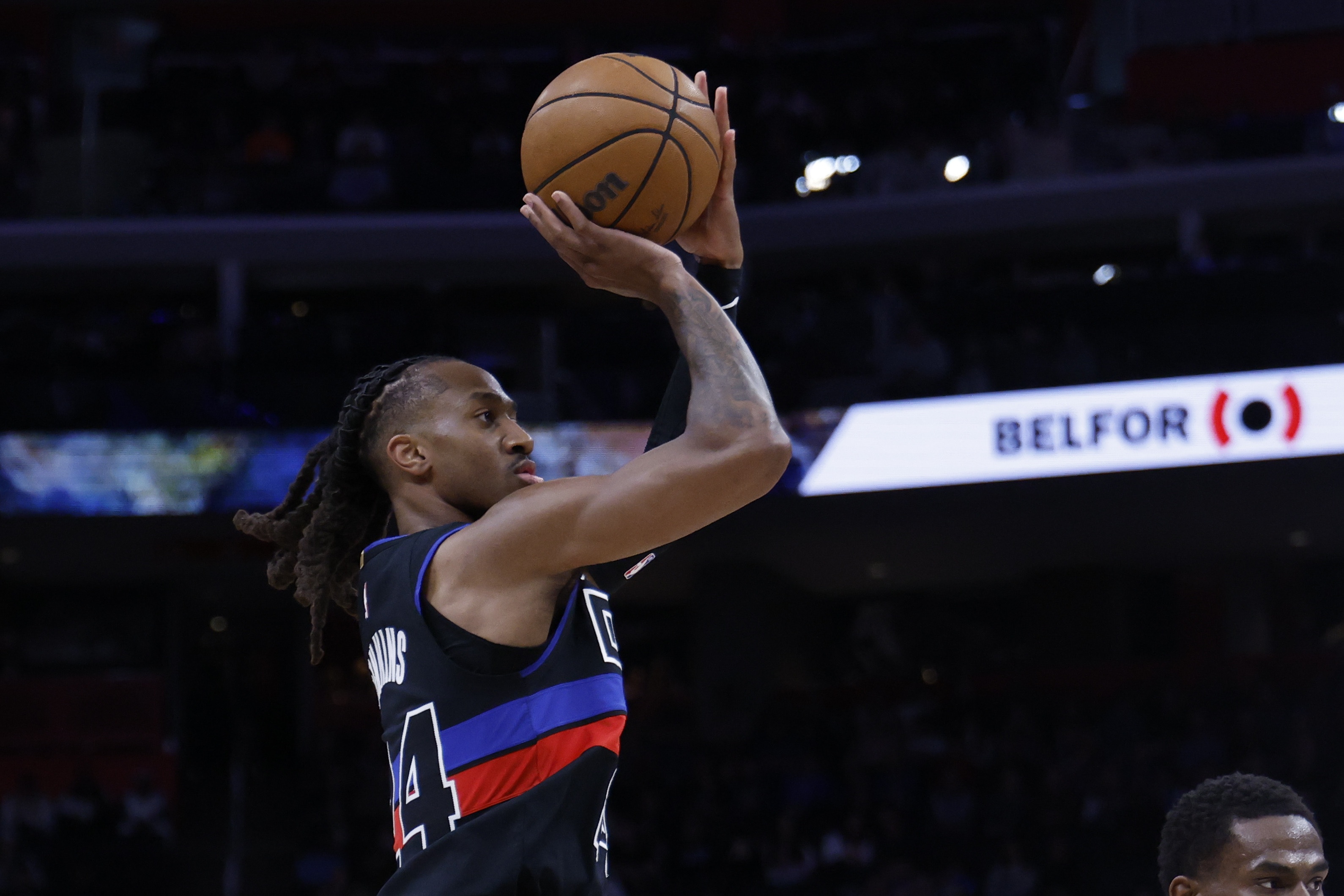 季后赛X因素深度报告：伤病阴影下的杰威 李凯尔的小球中锋实验