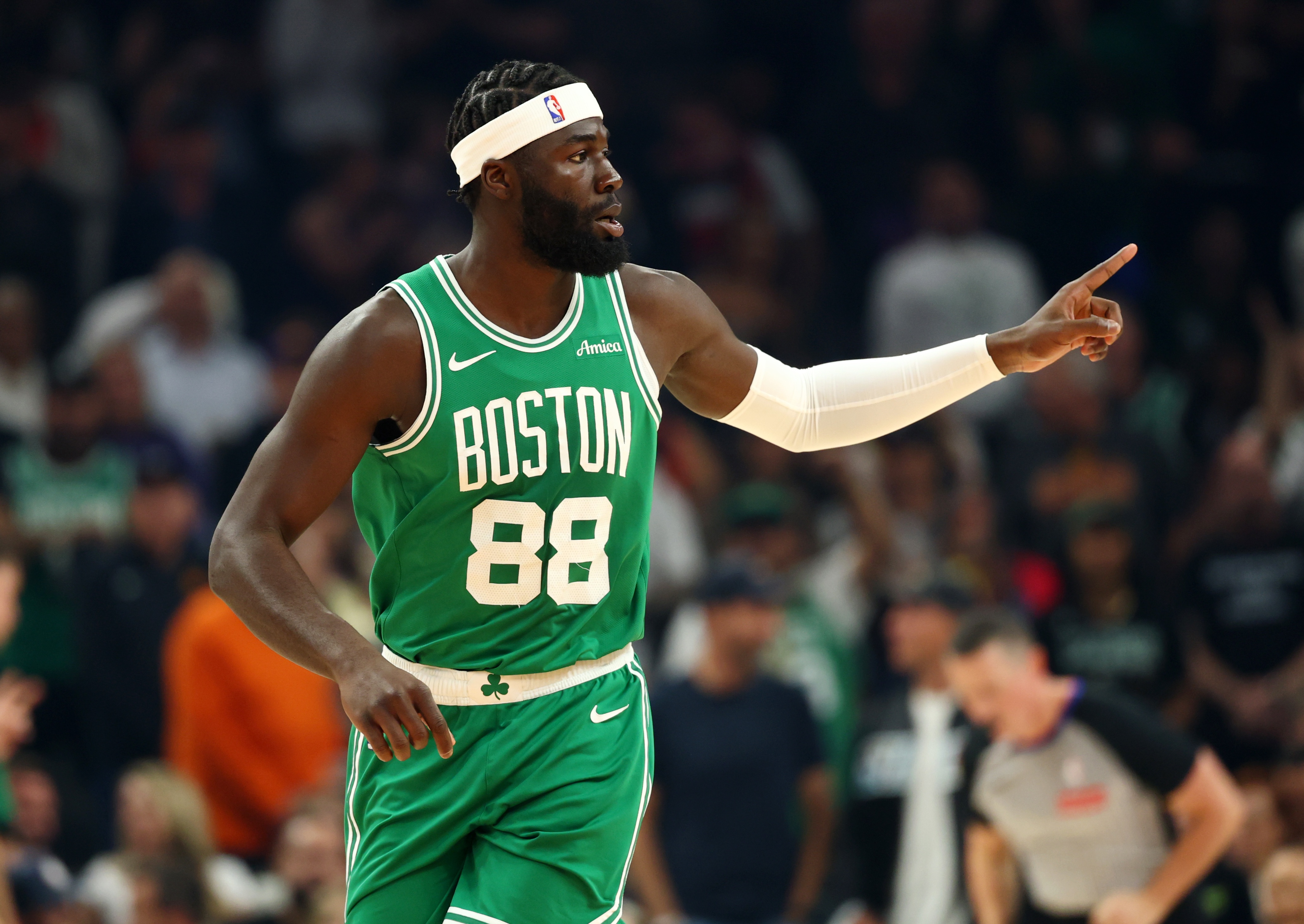 季后赛X因素深度报告：伤病阴影下的杰威 李凯尔的小球中锋实验