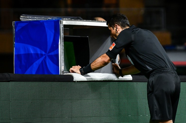 袁甲炮轰中甲中乙VAR缺失 业余联赛标配职业赛场无