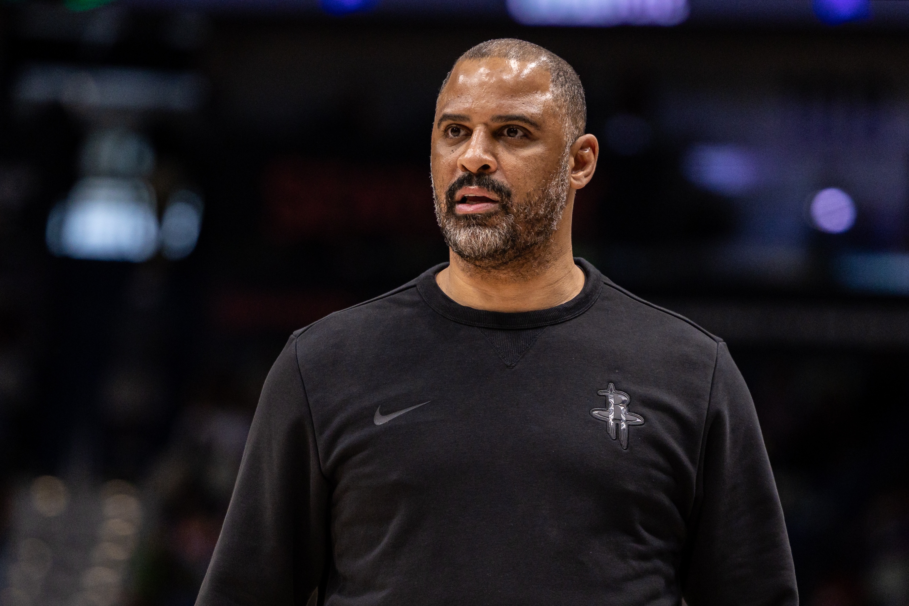 杨健批火箭进攻选择 立棍单打过多 湖人磨死比赛