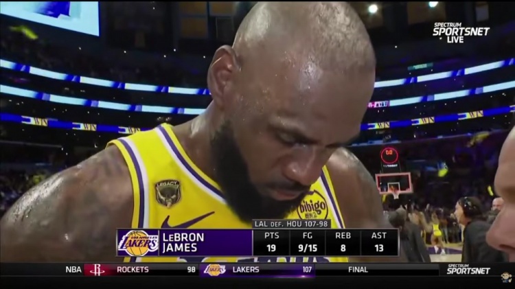 詹姆斯首战8助攻定调 湖人胜火箭取开门红