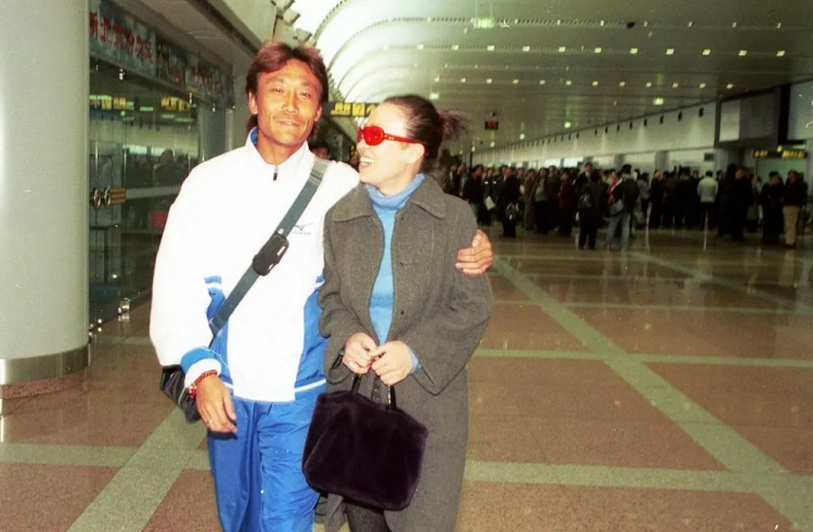 施连志三十年飞踹标签与最佳状态网络重生