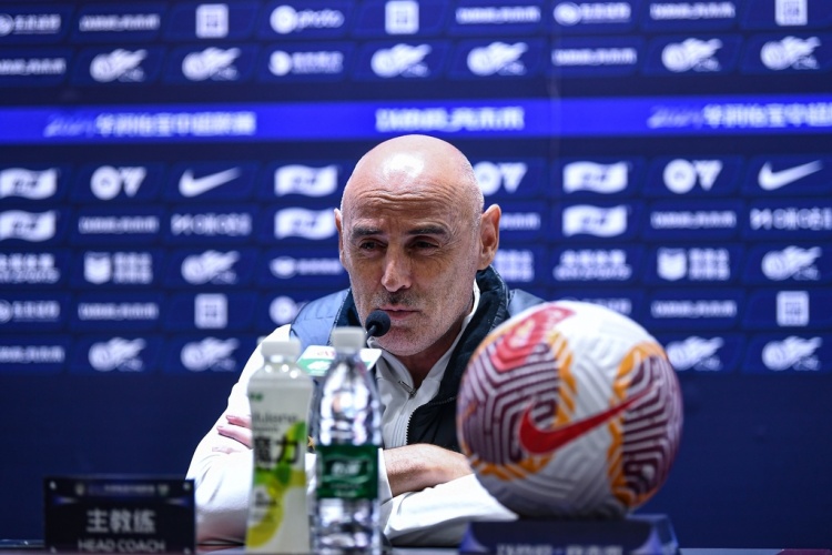 穆斯卡特复盘海港失利 上下半场判若两队 对杨希需谨慎