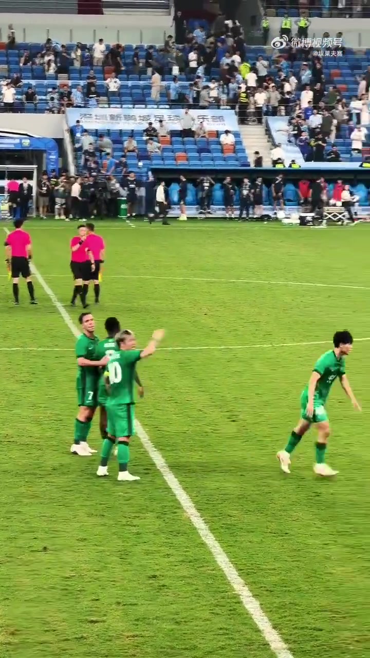 赛后冲突：张稀哲拉走队友，姜至鹏安抚深圳球迷