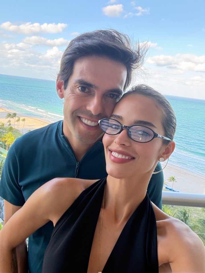 瓦尔加内衣T台秀 足坛伴侣动态一网打尽