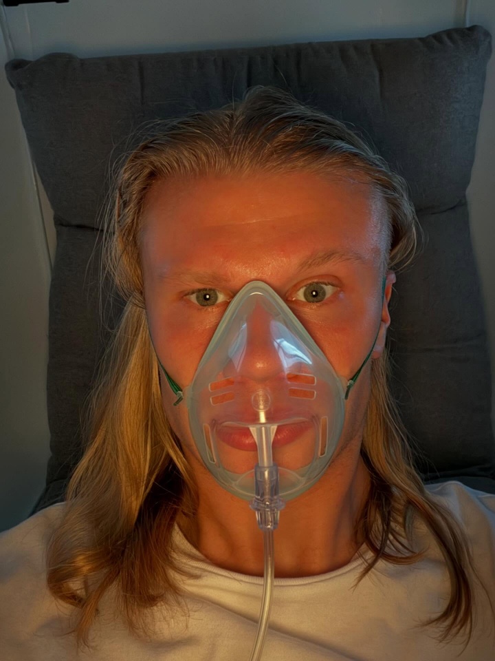 瓦尔加内衣T台秀 足坛伴侣动态一网打尽