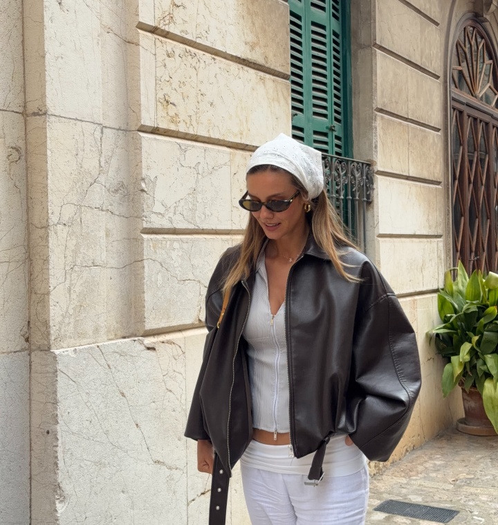 瓦尔加内衣T台秀 足坛伴侣动态一网打尽