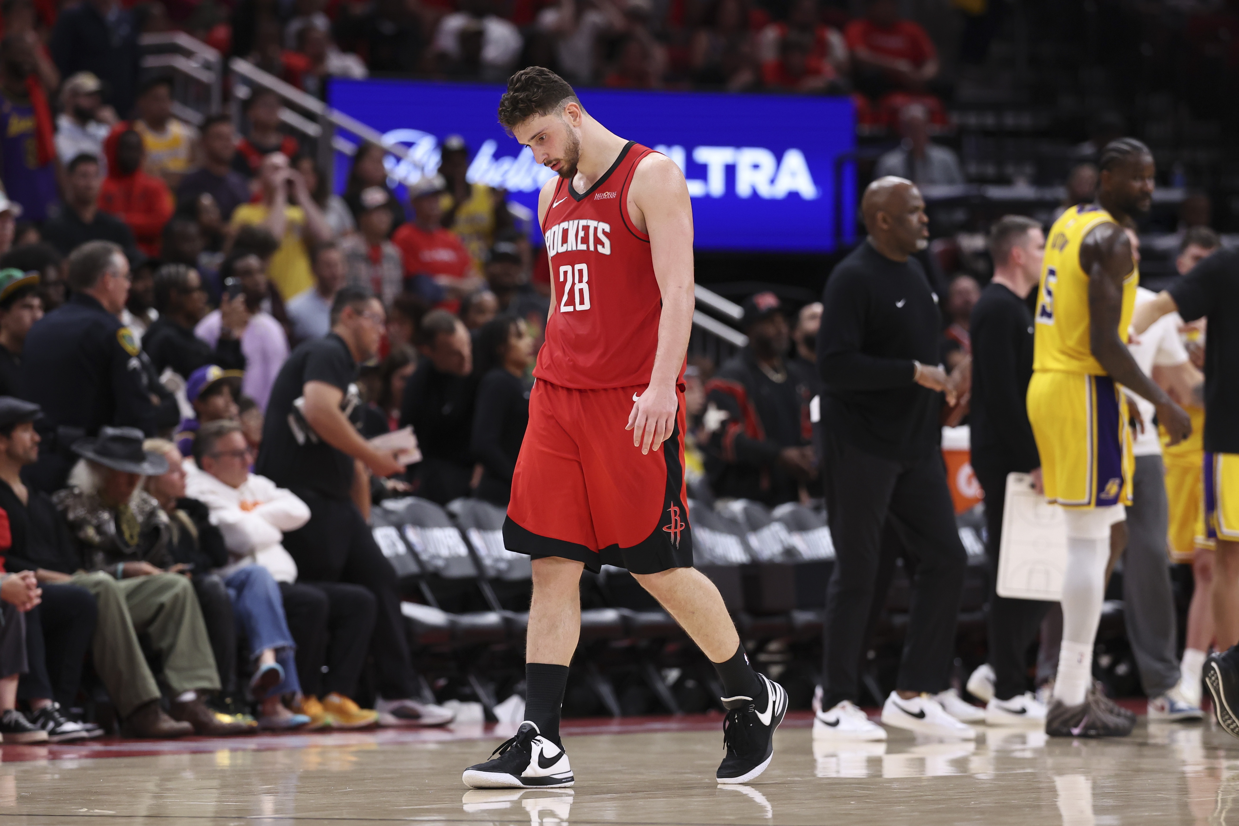 0-3！火箭遭遇历史级崩盘 杜兰特缺阵引更衣室波澜