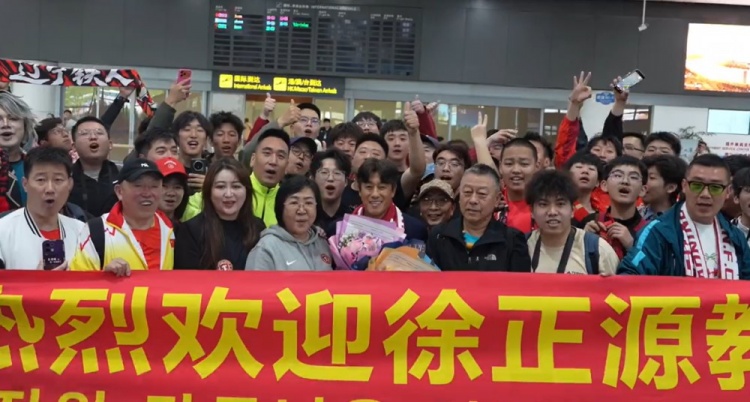 徐正源抵沈“候任”观战 辽宁铁人换帅首秀对蓉城
