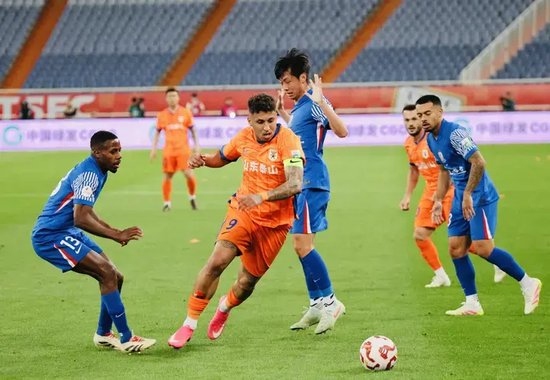 泰山0-1申花两连败落后7分 崔康熙变阵无效右路新人成短板