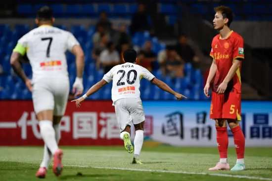 广州豹客场3-1擒平果 积10分紧追第一梯队 广州豹客场3-1擒平果 积10分紧追第一梯队