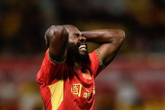 广州豹客场3-1擒平果 积10分紧追第一梯队 广州豹客场3-1擒平果 积10分紧追第一梯队