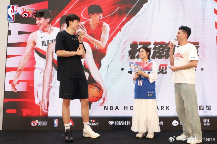 杨瀚森北京见面会结束 发微博致谢教练与球迷 杨瀚森北京见面会结束 发微博致谢教练与球迷